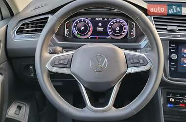 Позашляховик / Кросовер Volkswagen Tiguan 2022 в 