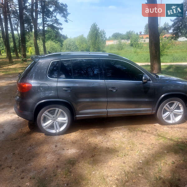 Внедорожник / Кроссовер Volkswagen Tiguan 2013 в Сумах