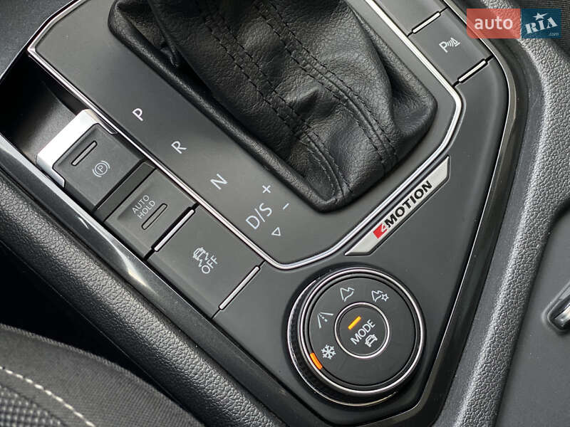 Внедорожник / Кроссовер Volkswagen Tiguan 2016 в Луцке