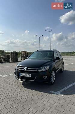 Внедорожник / Кроссовер Volkswagen Tiguan 2015 в Ровно