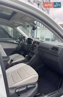 Внедорожник / Кроссовер Volkswagen Tiguan 2017 в 