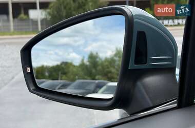 Внедорожник / Кроссовер Volkswagen Tiguan 2021 в 
