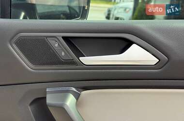 Внедорожник / Кроссовер Volkswagen Tiguan 2021 в 
