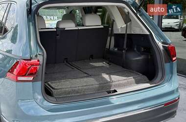 Внедорожник / Кроссовер Volkswagen Tiguan 2021 в 