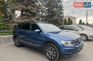 Внедорожник / Кроссовер Volkswagen Tiguan 2020 в 