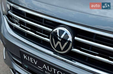 Внедорожник / Кроссовер Volkswagen Tiguan 2021 в 