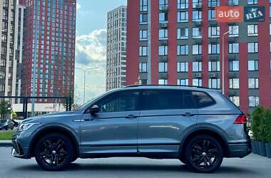 Внедорожник / Кроссовер Volkswagen Tiguan 2021 в 