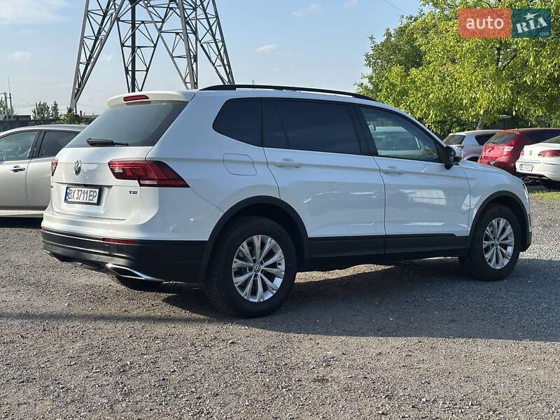 Внедорожник / Кроссовер Volkswagen Tiguan 2017 в Хмельницком