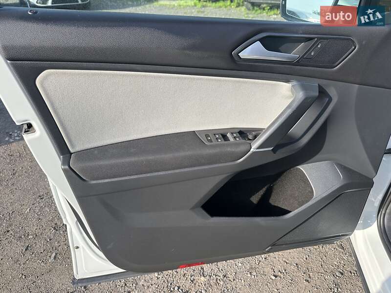 Внедорожник / Кроссовер Volkswagen Tiguan 2017 в Хмельницком