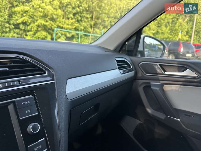 Внедорожник / Кроссовер Volkswagen Tiguan 2017 в Хмельницком