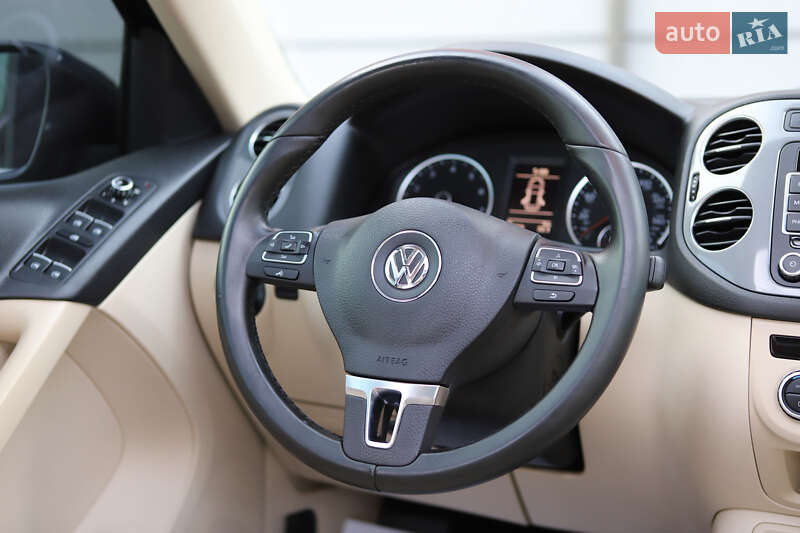 Внедорожник / Кроссовер Volkswagen Tiguan 2015 в Дрогобыче