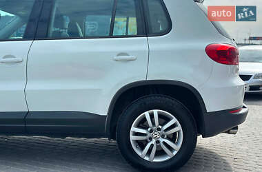 Внедорожник / Кроссовер Volkswagen Tiguan 2016 в 