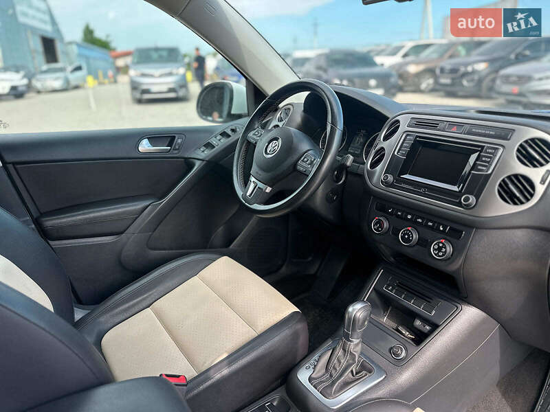 Внедорожник / Кроссовер Volkswagen Tiguan 2016 в Львове