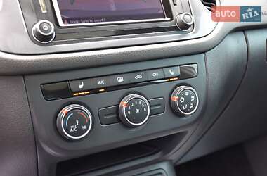 Внедорожник / Кроссовер Volkswagen Tiguan 2016 в 