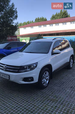 Внедорожник / Кроссовер Volkswagen Tiguan 2012 в 
