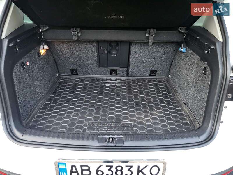 Позашляховик / Кросовер Volkswagen Tiguan 2010 в Хмільнику