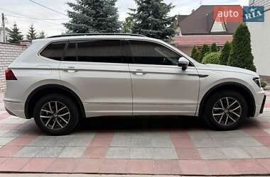 Внедорожник / Кроссовер Volkswagen Tiguan 2019 в 