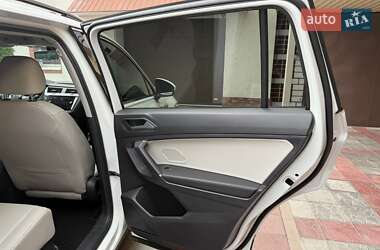Внедорожник / Кроссовер Volkswagen Tiguan 2019 в 