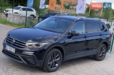 Позашляховик / Кросовер Volkswagen Tiguan 2022 в 