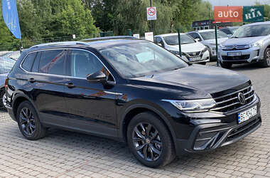 Позашляховик / Кросовер Volkswagen Tiguan 2022 в 