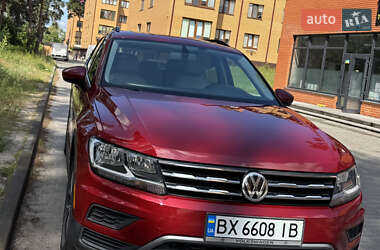 Внедорожник / Кроссовер Volkswagen Tiguan 2019 в Нетешине
