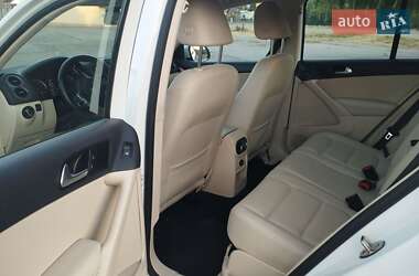 Позашляховик / Кросовер Volkswagen Tiguan 2015 в 