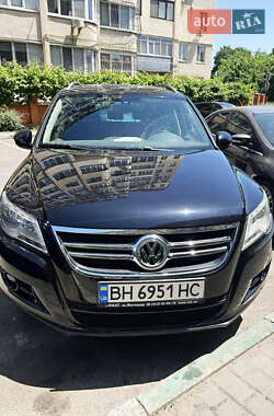 Позашляховик / Кросовер Volkswagen Tiguan 2011 в Одесі