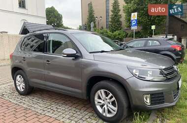 Внедорожник / Кроссовер Volkswagen Tiguan 2015 в 