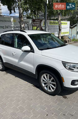 Позашляховик / Кросовер Volkswagen Tiguan 2015 в Харкові