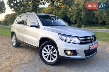 Внедорожник / Кроссовер Volkswagen Tiguan 2017 в 
