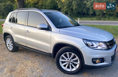 Внедорожник / Кроссовер Volkswagen Tiguan 2017 в 