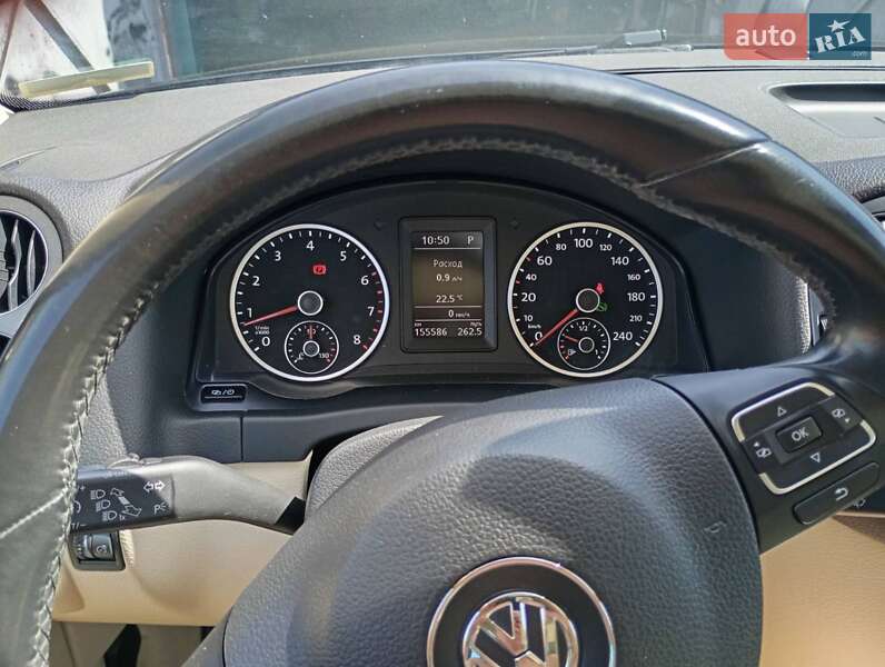 Внедорожник / Кроссовер Volkswagen Tiguan 2016 в Казатине