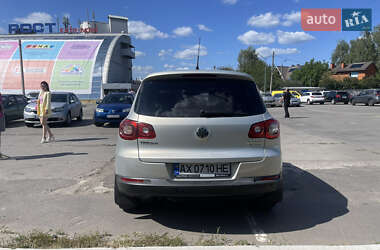 Внедорожник / Кроссовер Volkswagen Tiguan 2010 в 