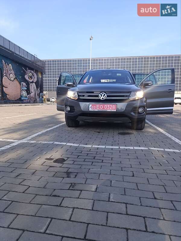 Внедорожник / Кроссовер Volkswagen Tiguan 2016 в Луцке