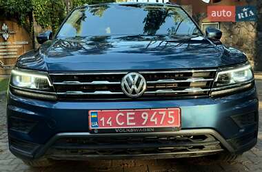 Внедорожник / Кроссовер Volkswagen Tiguan 2017 в Новояворовске