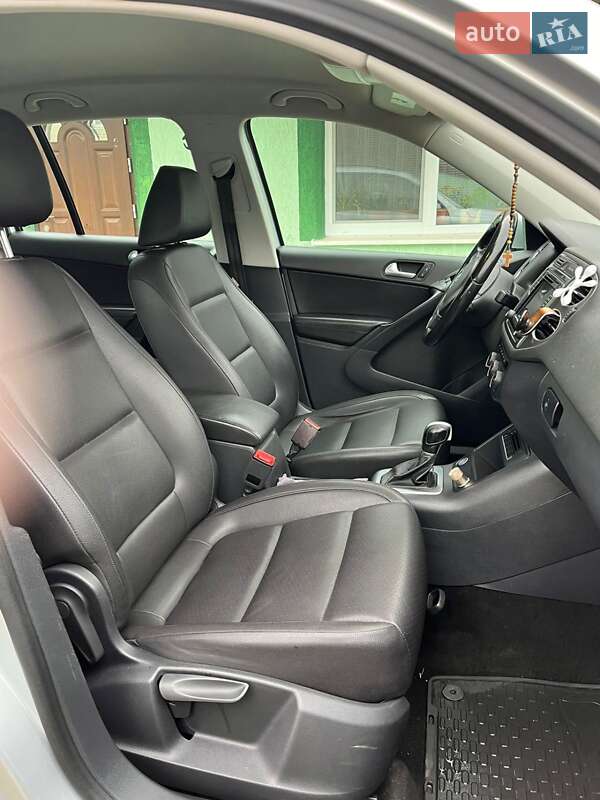 Внедорожник / Кроссовер Volkswagen Tiguan 2016 в Комарному