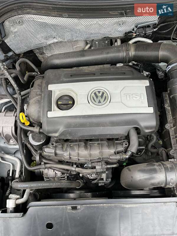 Внедорожник / Кроссовер Volkswagen Tiguan 2016 в Комарному