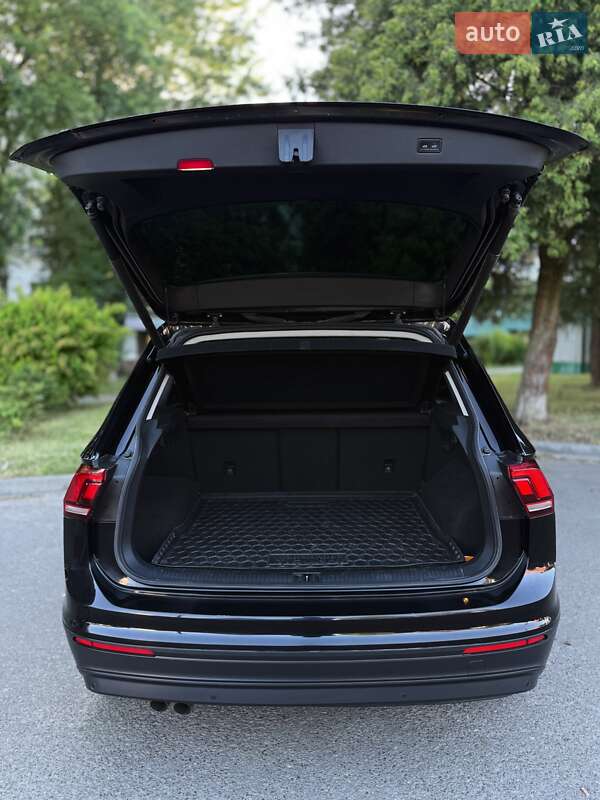 Внедорожник / Кроссовер Volkswagen Tiguan 2017 в Львове