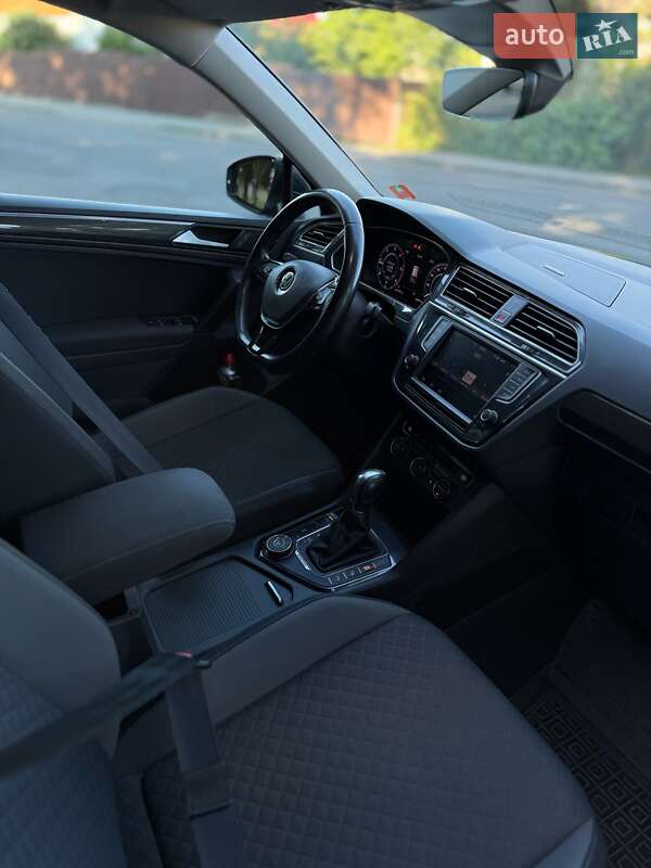 Внедорожник / Кроссовер Volkswagen Tiguan 2017 в Львове