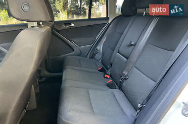 Внедорожник / Кроссовер Volkswagen Tiguan 2017 в 