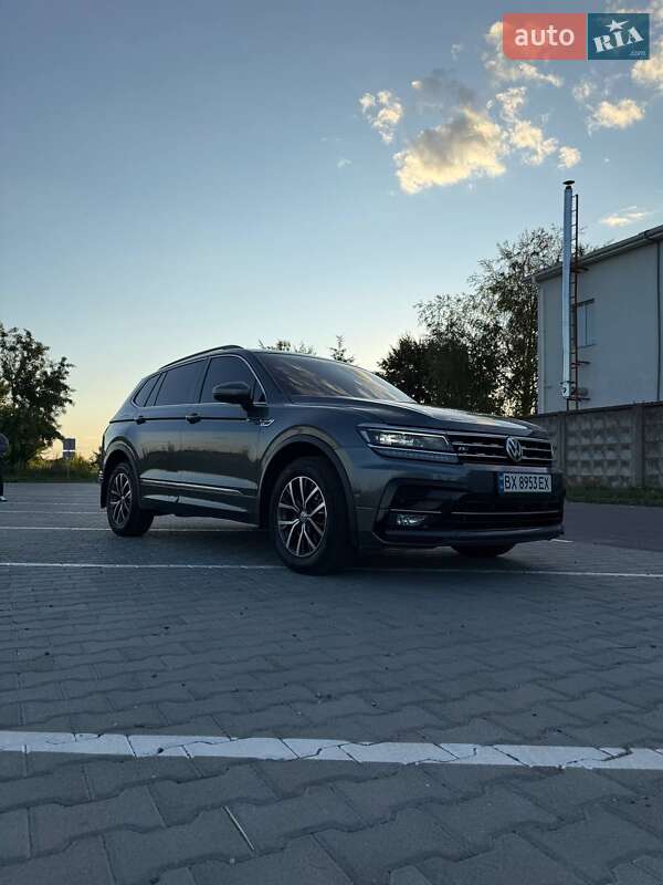 Внедорожник / Кроссовер Volkswagen Tiguan 2019 в Хмельницком