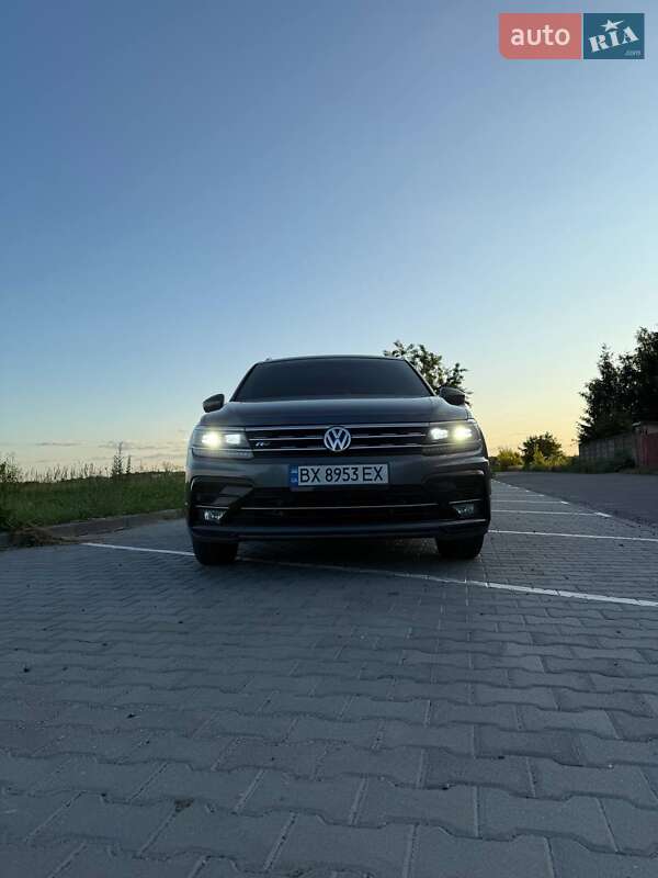 Внедорожник / Кроссовер Volkswagen Tiguan 2019 в Хмельницком