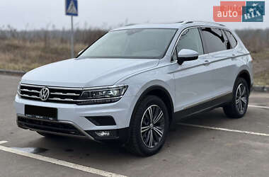 Внедорожник / Кроссовер Volkswagen Tiguan 2017 в Львове