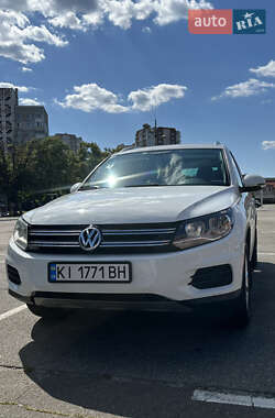 Позашляховик / Кросовер Volkswagen Tiguan 2016 в Києві