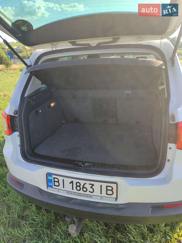 Внедорожник / Кроссовер Volkswagen Tiguan 2010 в Карловке фото 4 Внедорожник / Кроссовер Volkswagen Tiguan 2010 в Карловке