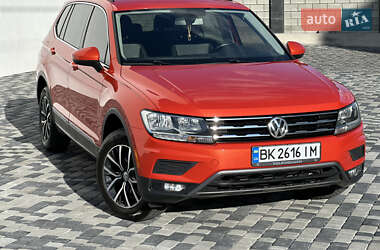 Позашляховик / Кросовер Volkswagen Tiguan 2017 в Рівному