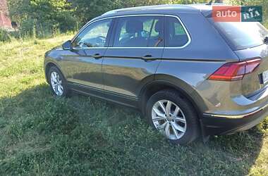 Внедорожник / Кроссовер Volkswagen Tiguan 2017 в Сквире