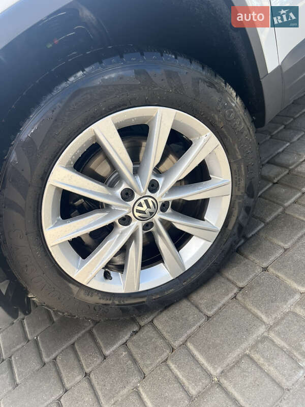 Внедорожник / Кроссовер Volkswagen Tiguan 2017 в Звягеле