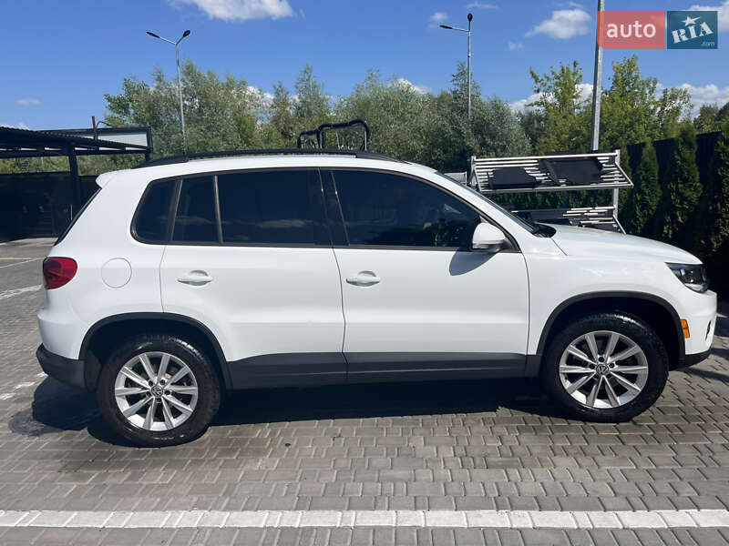 Внедорожник / Кроссовер Volkswagen Tiguan 2017 в Звягеле