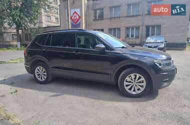 Внедорожник / Кроссовер Volkswagen Tiguan 2017 в Кривом Роге